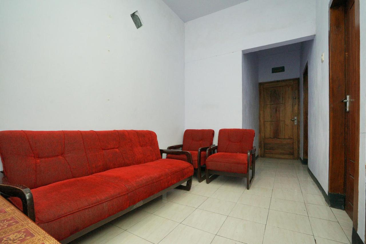 Oyo 2120 Pieter Homestay Bromo Probolinggo Exterior photo